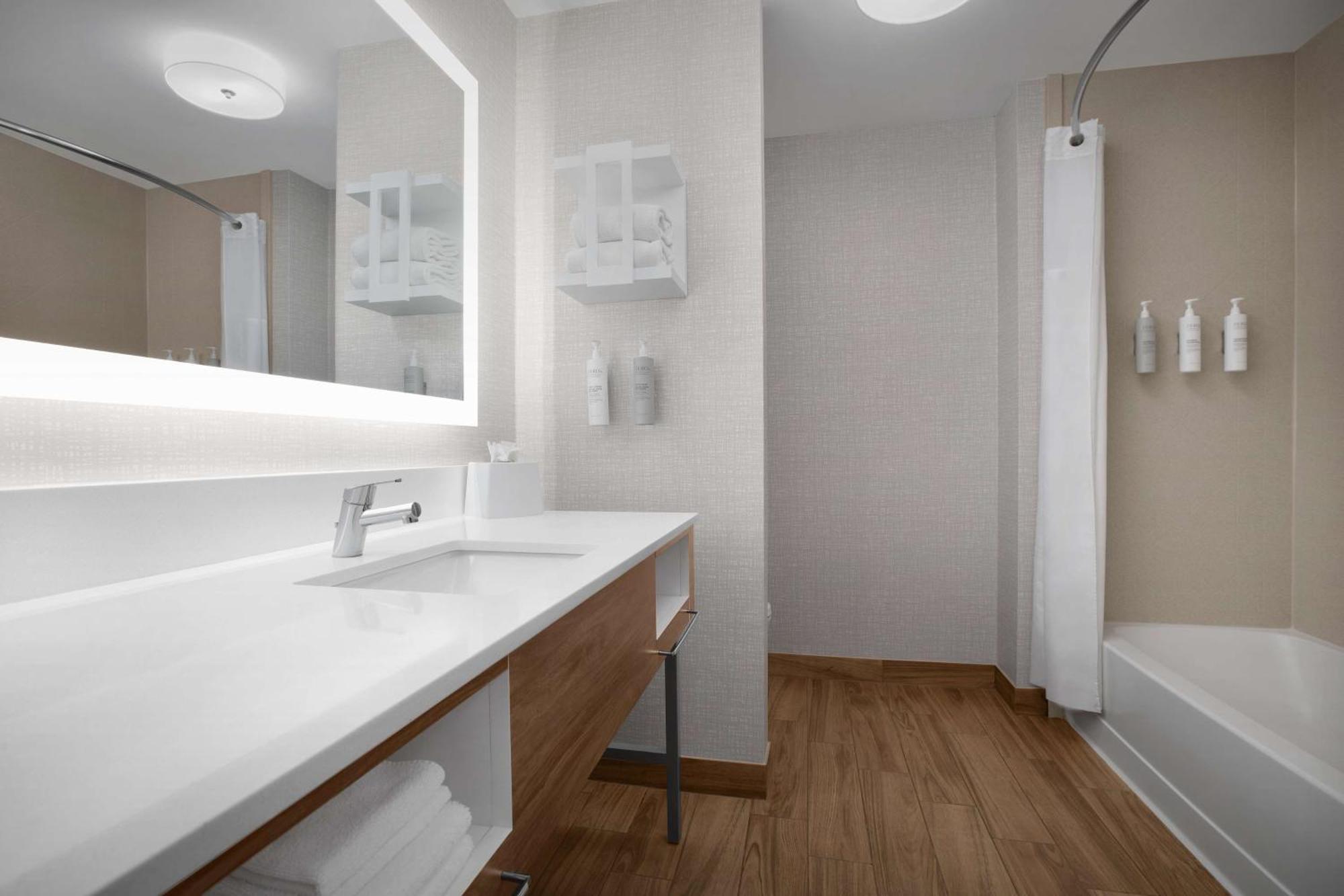 Hampton Inn Yorkville Zewnętrze zdjęcie