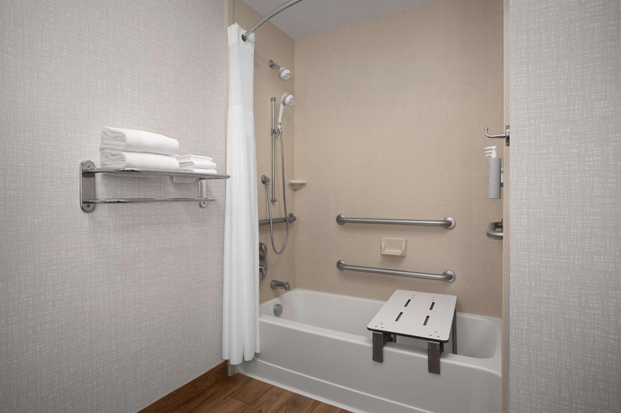 Hampton Inn Yorkville Zewnętrze zdjęcie