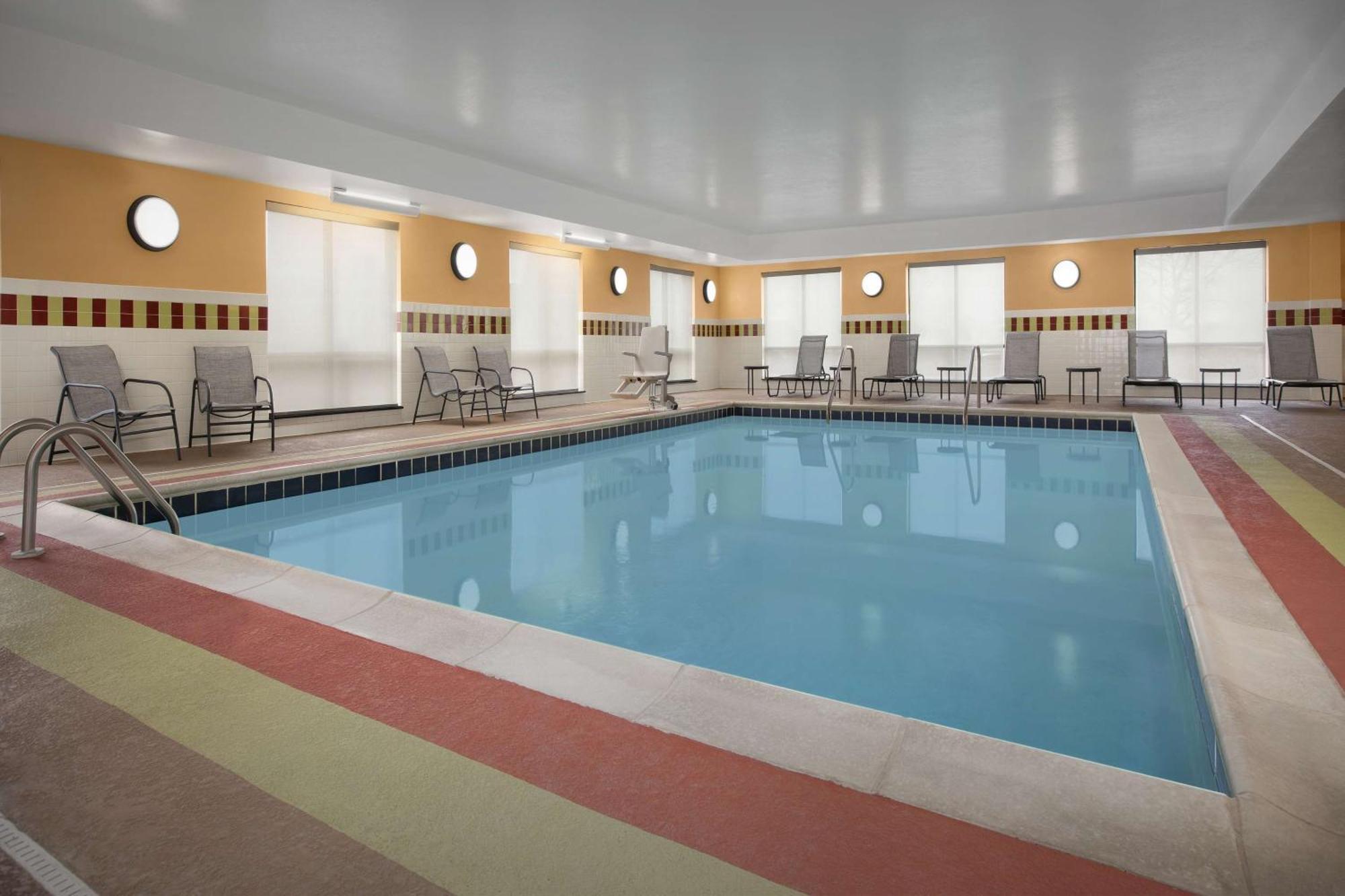 Hampton Inn Yorkville Zewnętrze zdjęcie