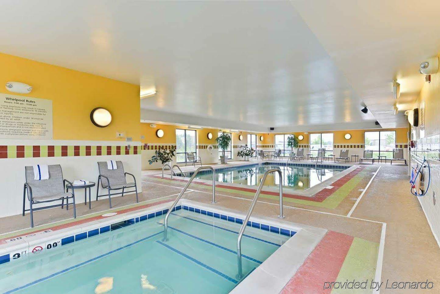 Hampton Inn Yorkville Zewnętrze zdjęcie