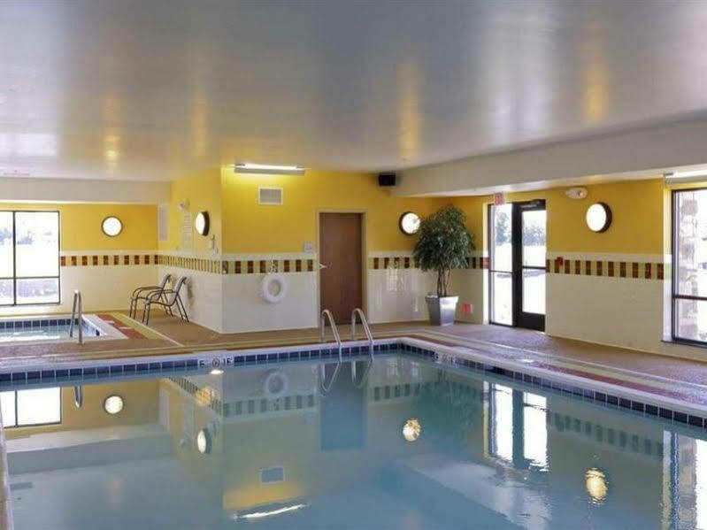 Hampton Inn Yorkville Zewnętrze zdjęcie